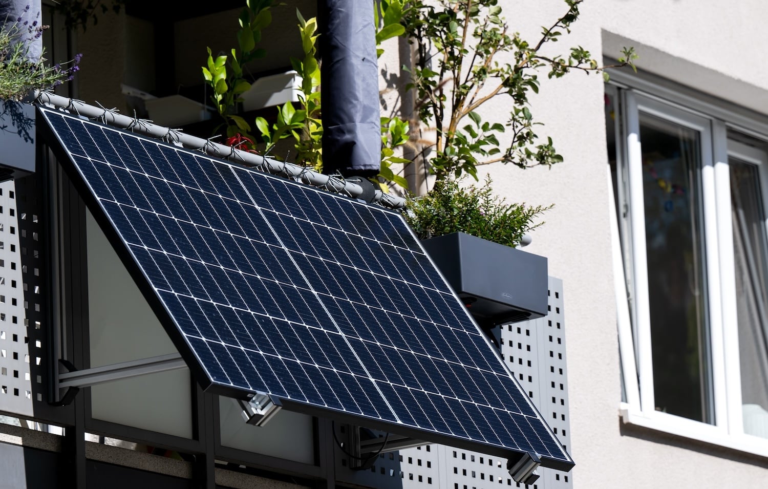 canarymedia.com - Balcony solar is this year's clean energy superstar in the US